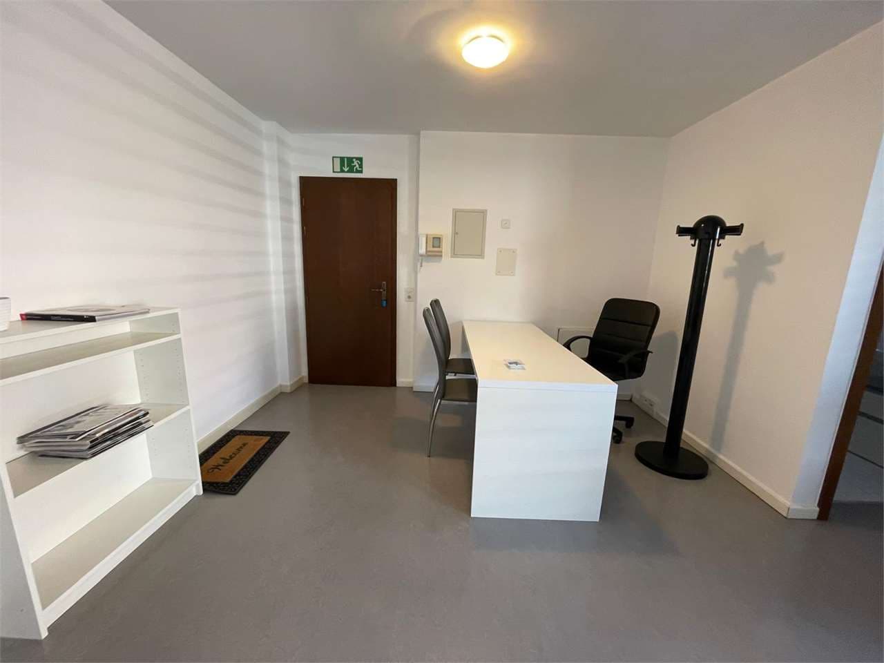 Affittiamo ufficio ammobiliato ad Agno con ampia terrazza thumbnail 2