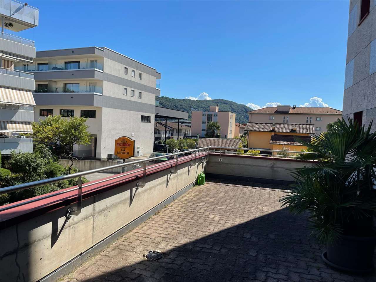 Affittiamo ufficio ammobiliato ad Agno con ampia terrazza thumbnail 4