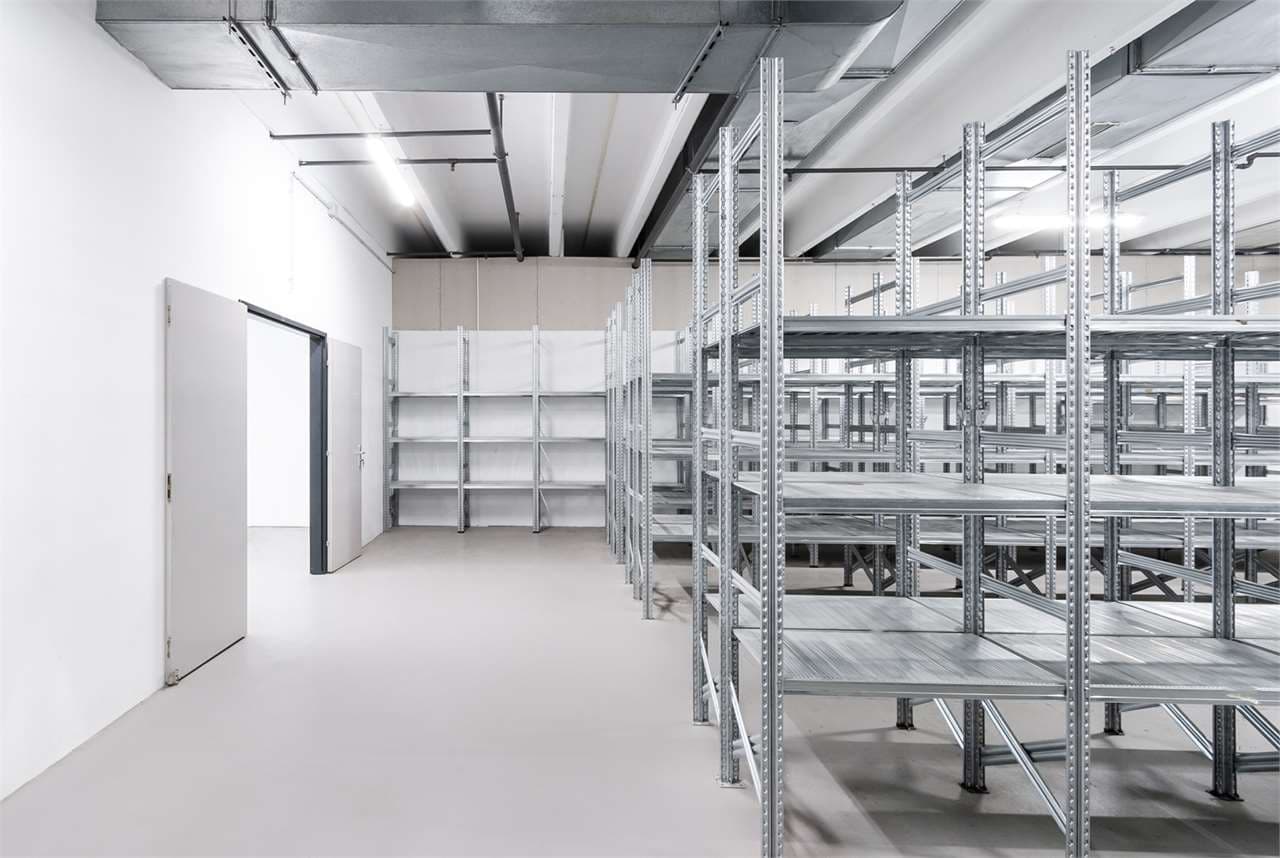 A Mendrisio, Showroom con Ampio magazzino in affitto thumbnail 7