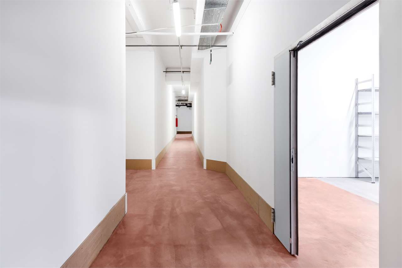 A Mendrisio, Showroom con Ampio magazzino in affitto thumbnail 5