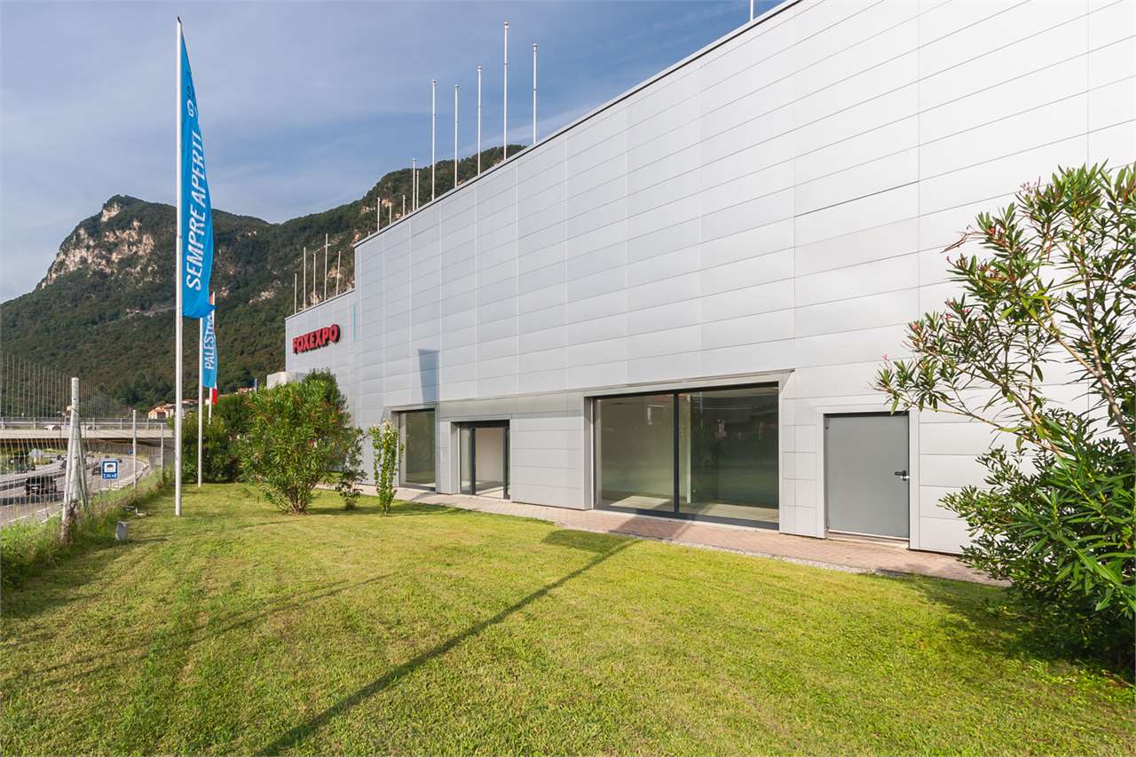 A Mendrisio, Showroom con Ampio magazzino in affitto - Image 1