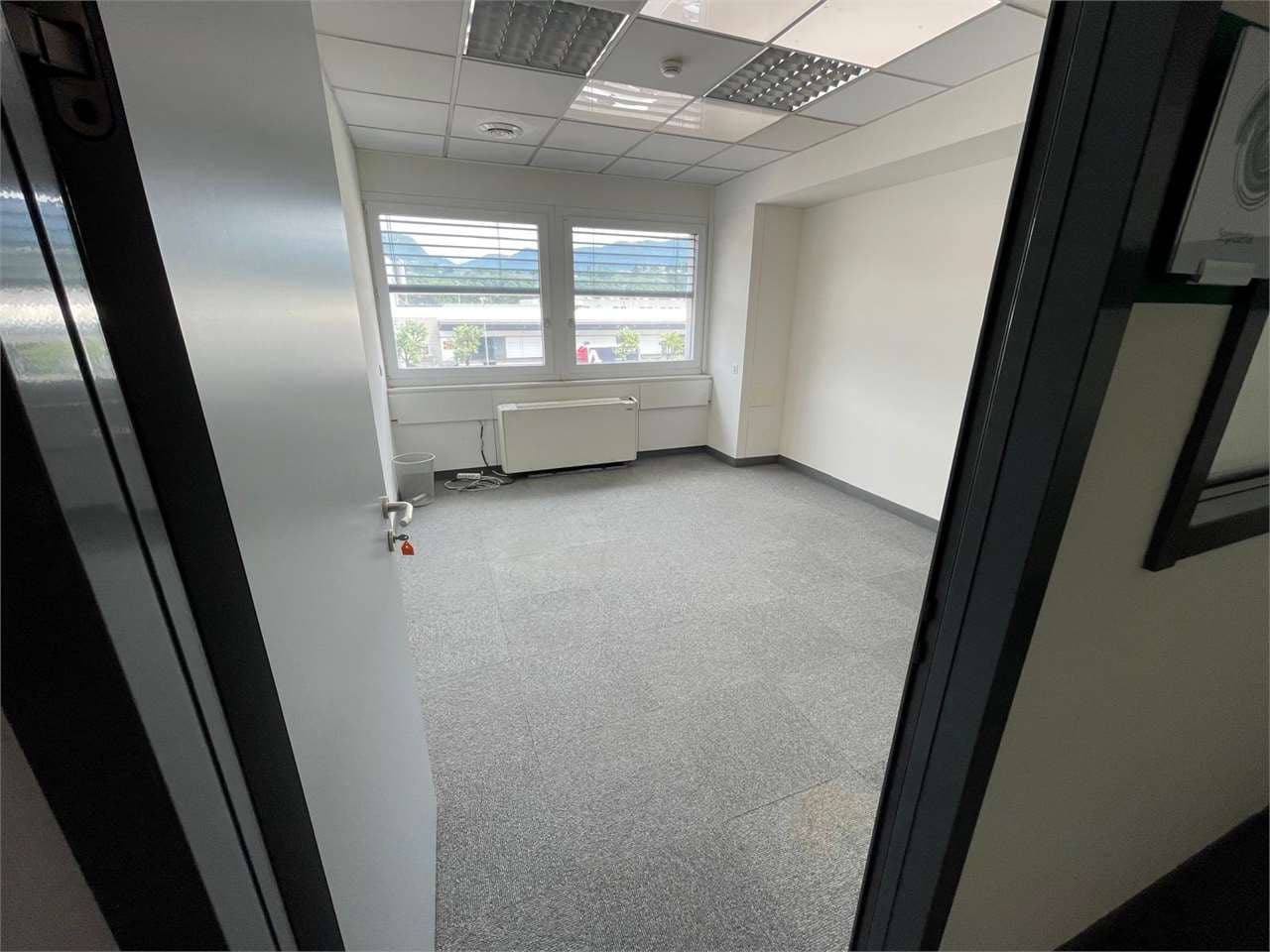 Affittiamo Spazio commerciale thumbnail 4