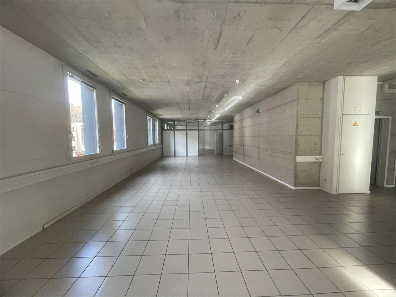 Affittasi spazio commerciale/uffici – Mezzovico thumbnail 4