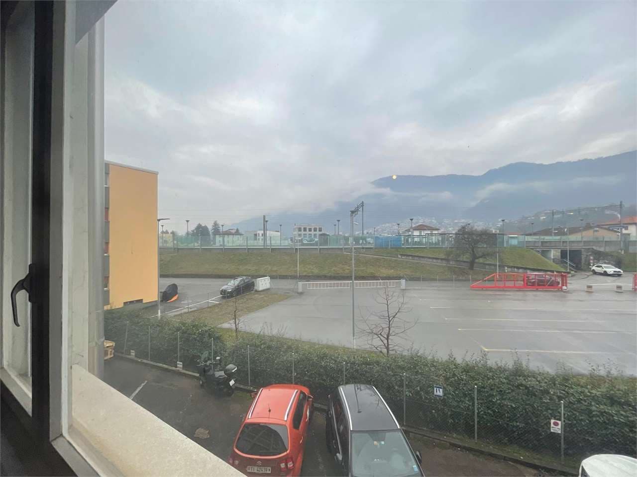 Ampio ufficio open space (250 m²) – Lamone, a pochi minuti dalla stazione thumbnail 5