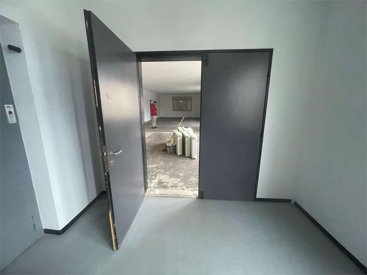 Ampio ufficio open space (250 m²) – Lamone, a pochi minuti dalla stazione thumbnail 6