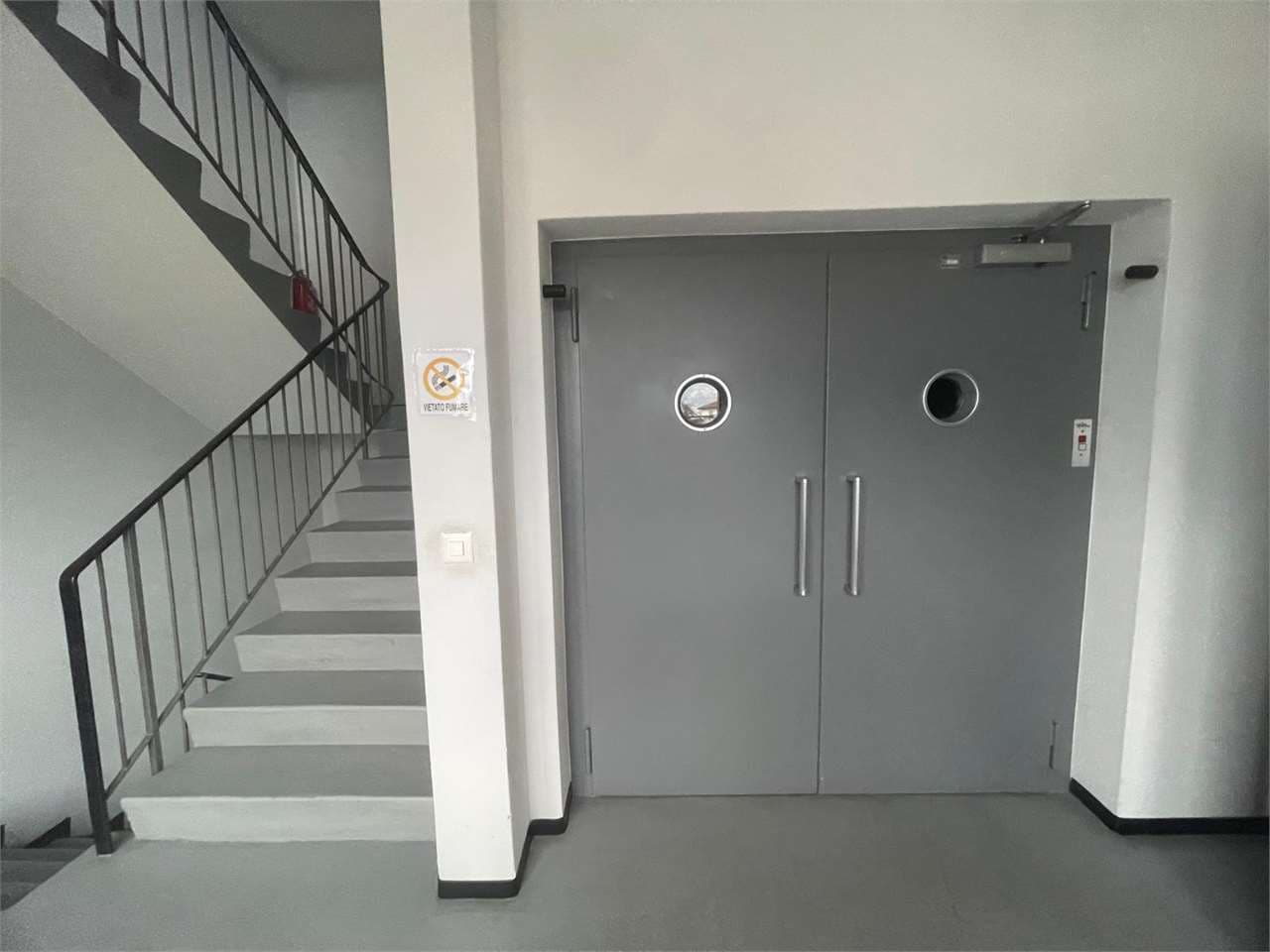 Ampio ufficio open space (250 m²) – Lamone, a pochi minuti dalla stazione thumbnail 7