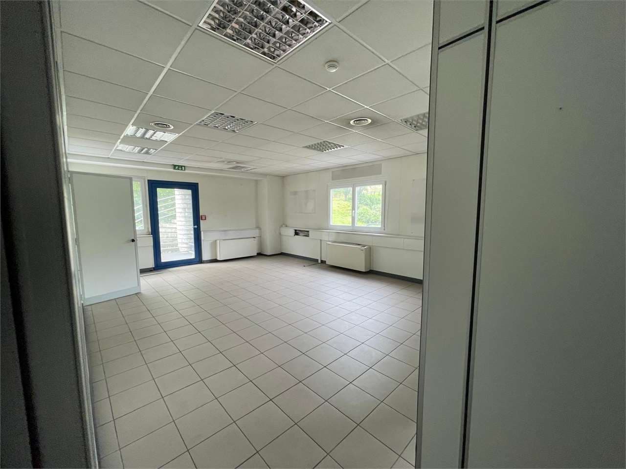 Spazio commerciale -500mq libero  da subito thumbnail 4