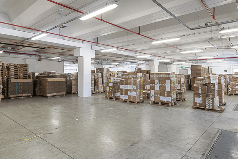 Affittasi spazio logistico /magazzino di ampia metratura a Cadenazzo thumbnail 5