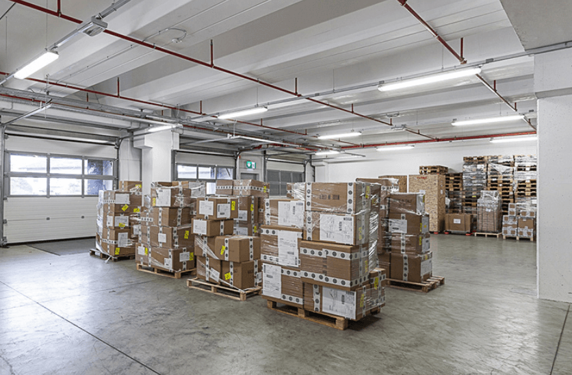 Affittasi spazio logistico /magazzino di ampia metratura a Cadenazzo thumbnail 6