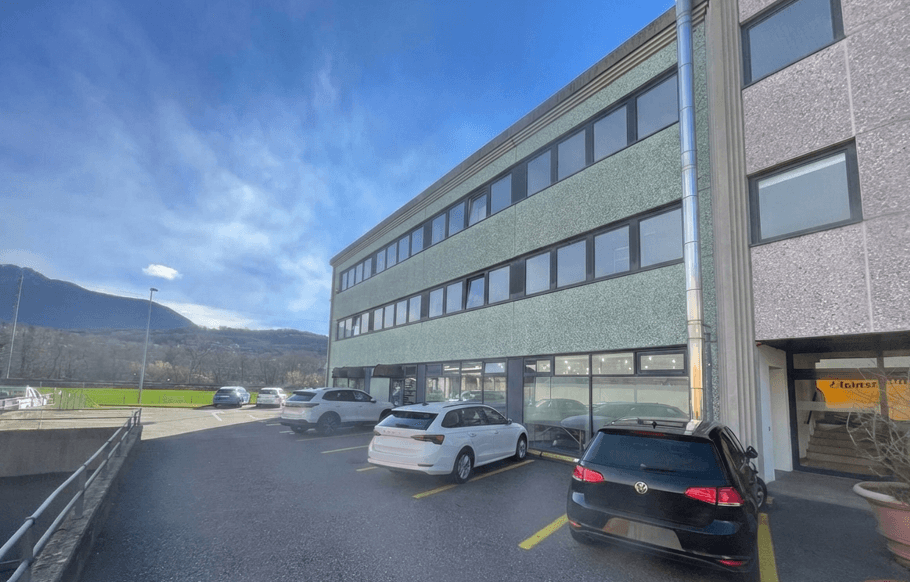 Affittasi spazio ufficio / commerciale – Manno thumbnail 5