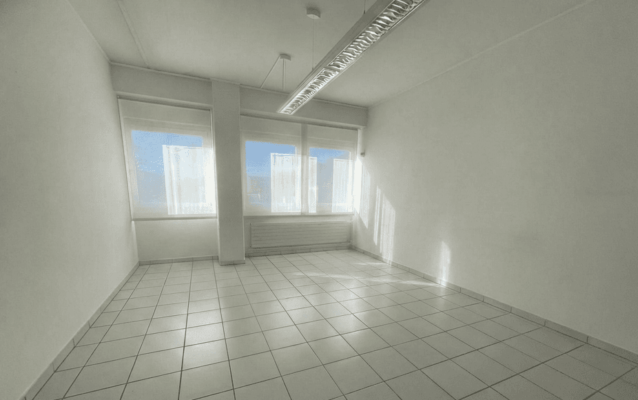 Affittasi spazio ufficio 4 locali – Manno - Image 1