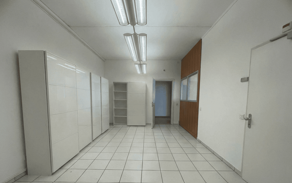 Affittasi spazio ufficio 4 locali – Manno thumbnail 3